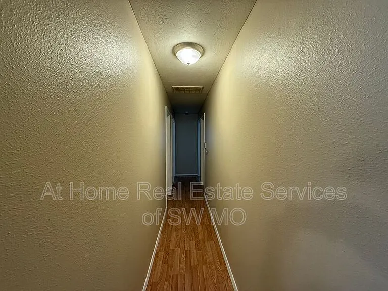 1426 W State St — Photo 9