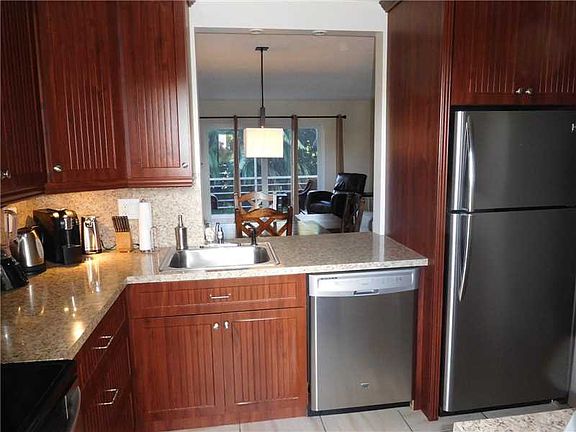 3rd image of 700 NE 14th Ave APT 206