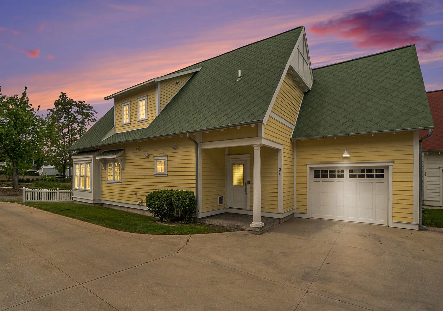 3 bed, 2.5 bath, 1800 sqft, $2,400 — Photo 1