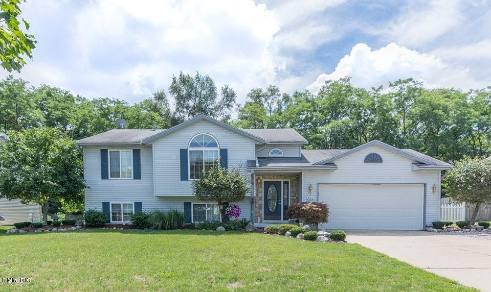 1st image of 700 Sunbrook Dr SE