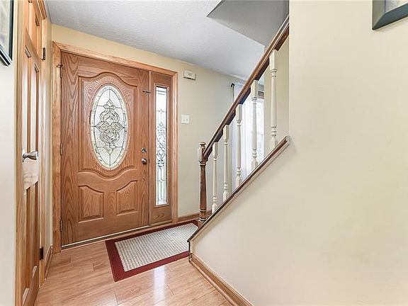 2nd image of 211 Cottonwood Dr