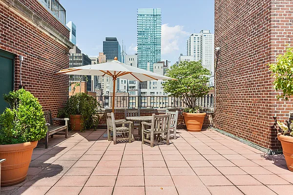 Sold by Compass | media 10