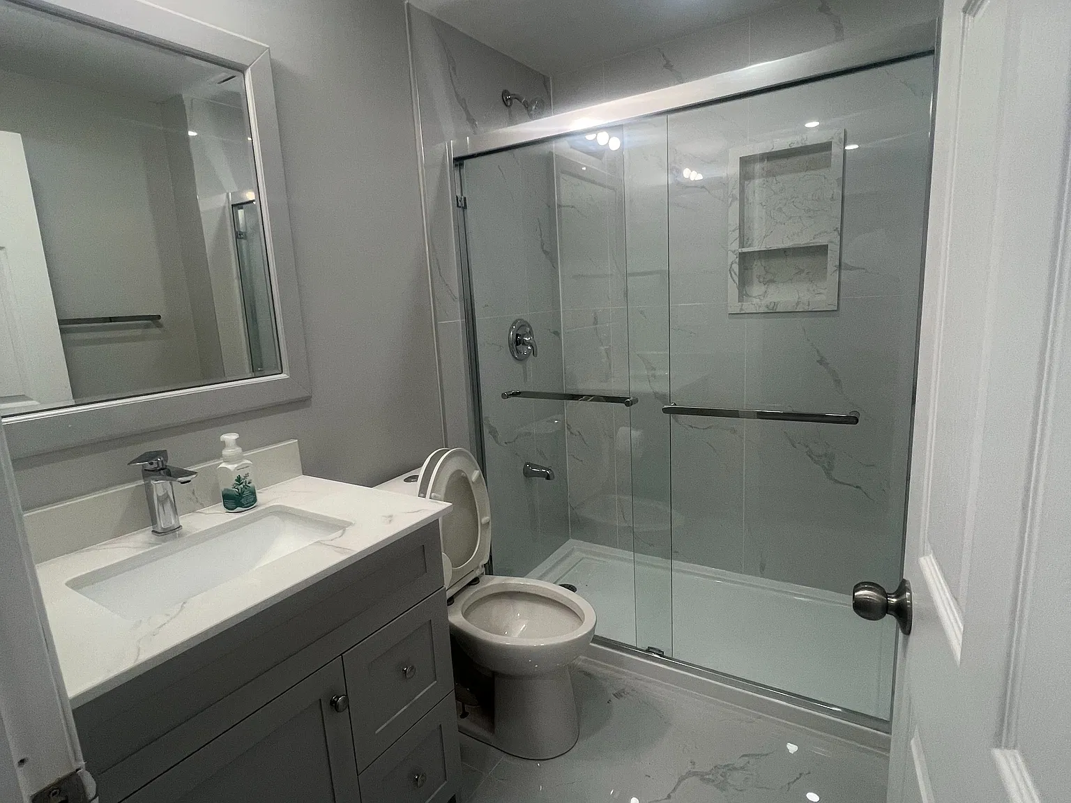 3 bed, $2,100 — Photo 4