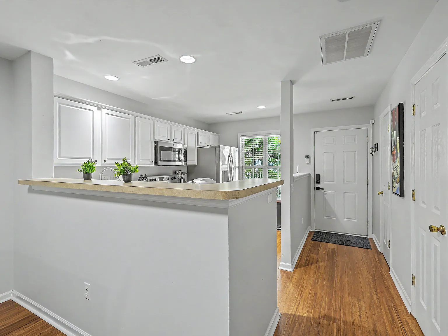 2 bed, 1114 sqft, $3,250 — Photo 3
