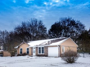 33 N Pampas Dr, Cortland, IL 60112