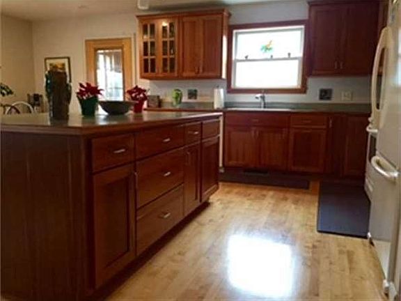 5th image of 5341 Travis Ln
