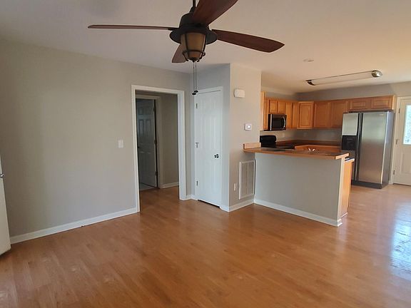 Living Area - View from Side Wall