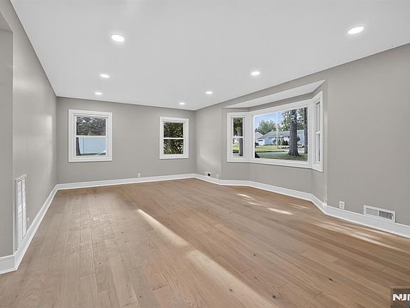 2nd image of 183 Jefferson Ave