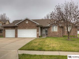 651 Coyote Cir, Papillion, NE 68046