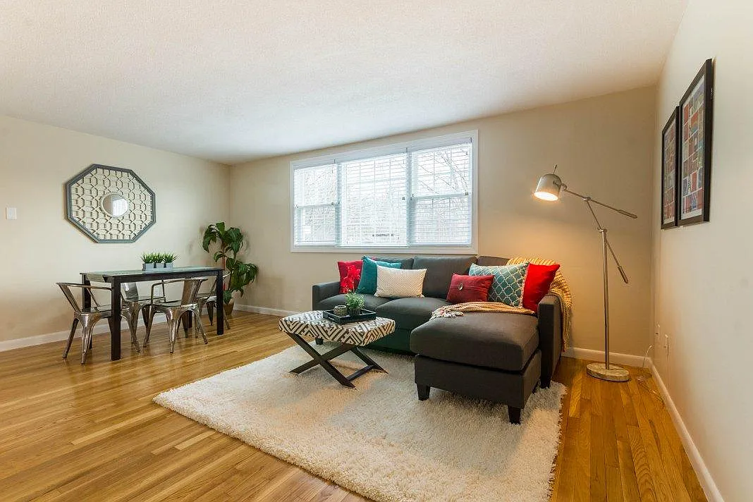 30 Chestnut St — Photo 4