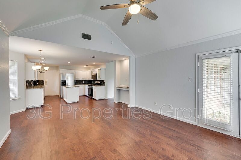 1st image of 1325 Lakeside Dr