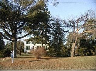 2200 W Gunn Rd, Rochester, MI 48306