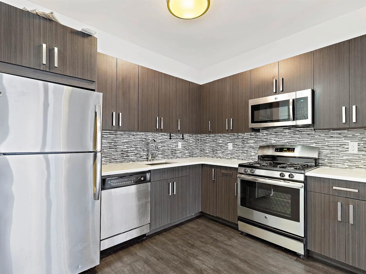 2 bed, 2.0 bath, 1150 sqft, $2,850 — Photo 2