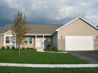 968 Hamilton Dr, Sycamore, IL 60178