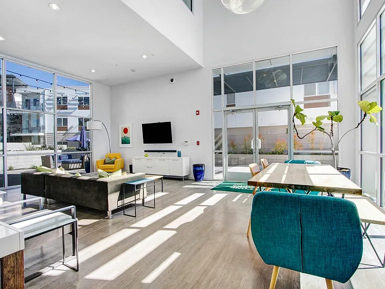Citron Apartments — Photo 33