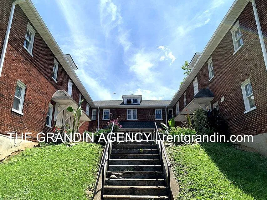 1624 Chapman Avenue Southwest - B2 — Photo 2