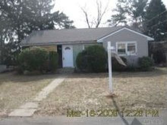 426 Heathcote Rd, Lindenhurst, NY, 11757