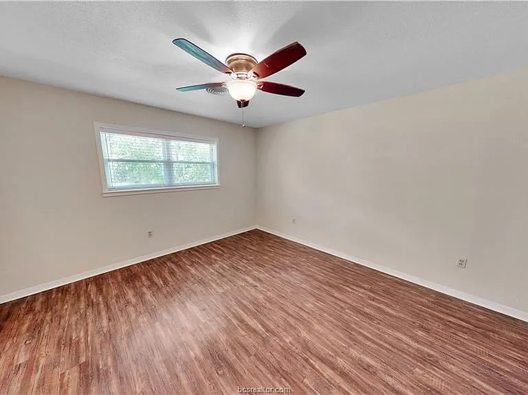 205 Redmond Dr — Photo 7