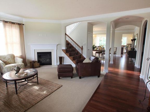 3rd image of 100 Sawgrass Dr #1