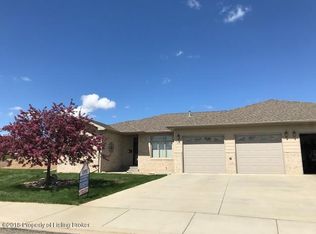 1530 Sagebrush Ct, Dickinson, ND 58601