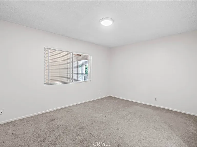 1019 E Walnut Ave — Photo 26