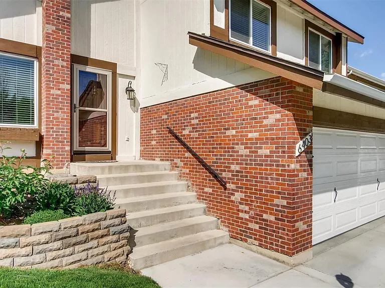6403 S Florence Way — Photo 2