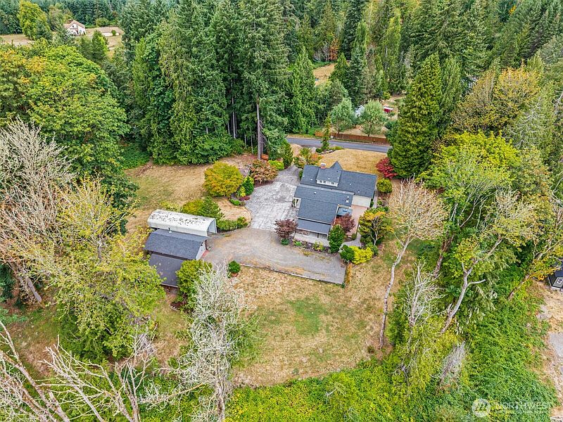 3rd image of 215 Walnut Acres Road