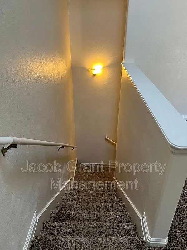 3 bed, 2.0 bath, 1200 sqft, $1,450 — Photo 2