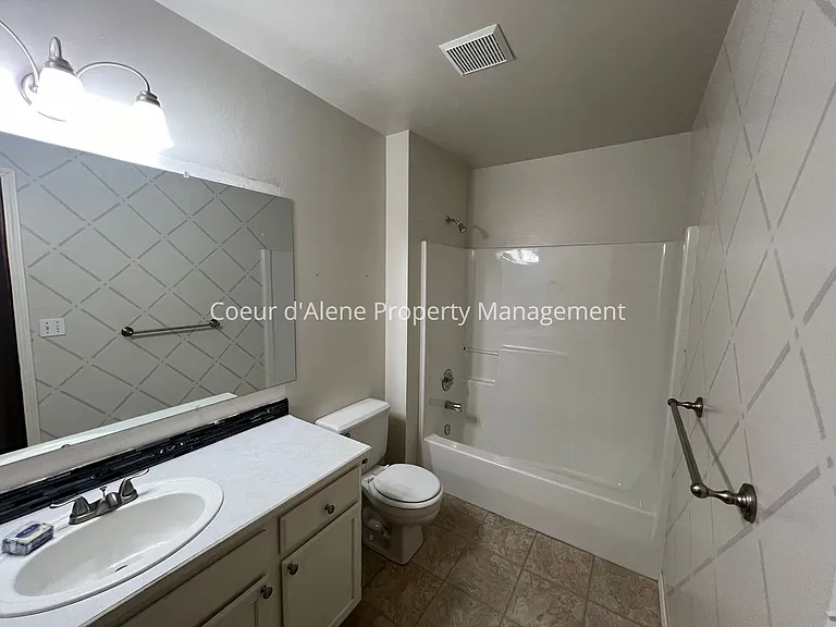 3195 N 10th St — Photo 10