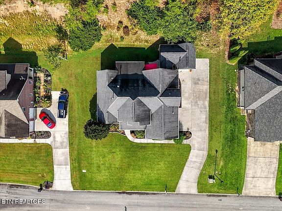 4th image of 1372 Old Hickory Ln
