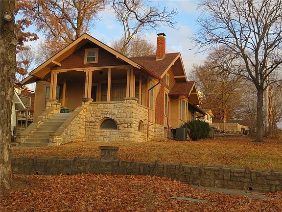 2nd image of 310 E Kaskaskia St