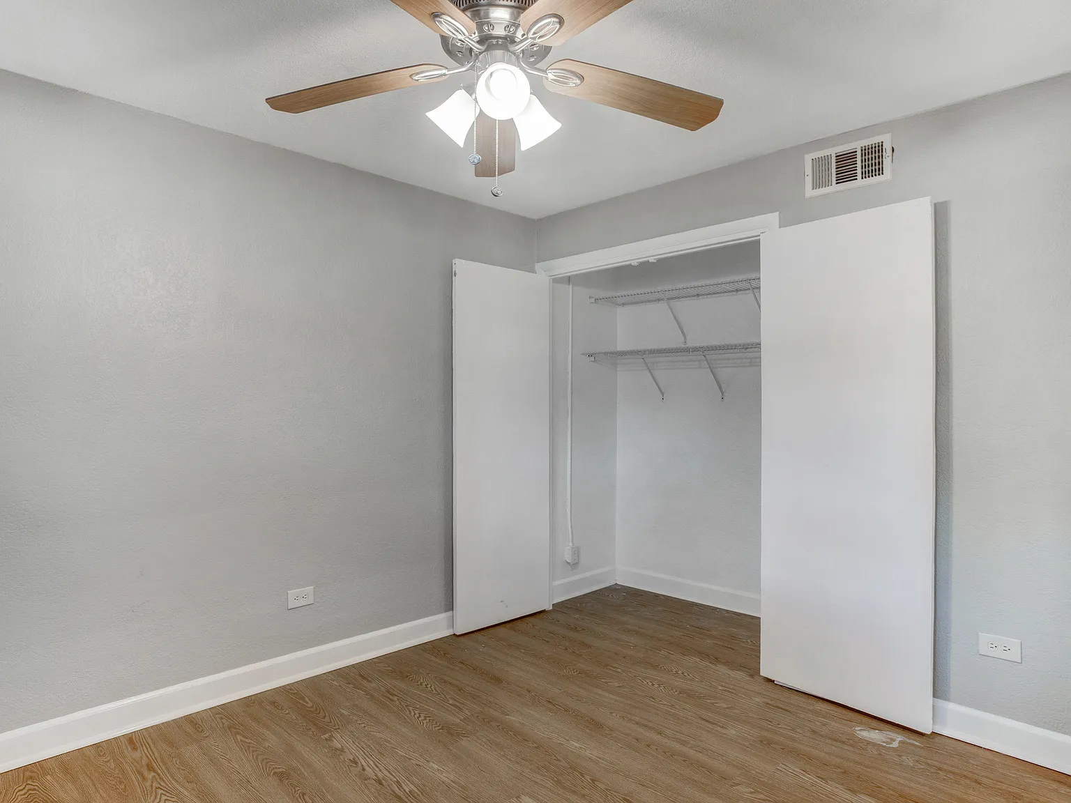 2 bed, 800 sqft, $1,295 — Photo 1