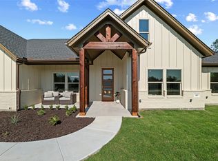 107 W Stagecoach Trl, Weatherford, TX 76085