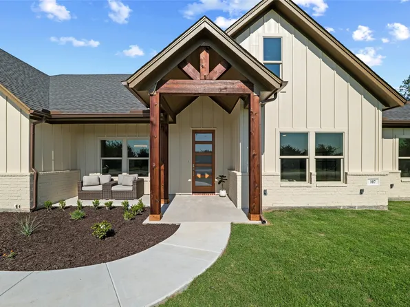 107 W Stagecoach Trl, Weatherford, TX 76085