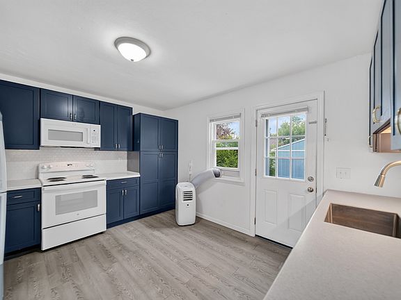 5th image of 2802 Greeley Ave