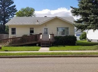 904 5th St SW, Minot, ND 58701