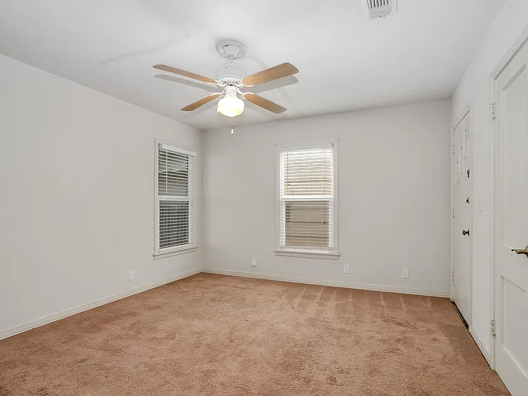 5832 Locke Ave — Photo 5