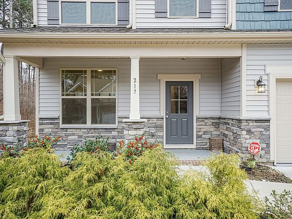 4th image of 217 Colonnade Dr