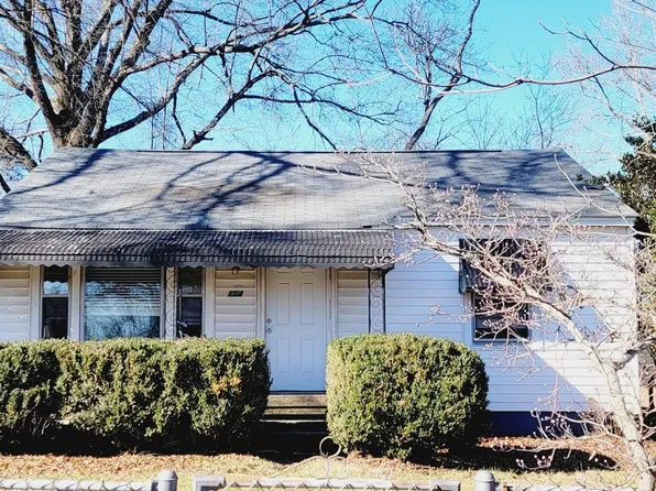 104 Hillcrest Dr, Gastonia, NC 28016