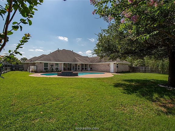 3rd image of 4610 Park Haven Cir
