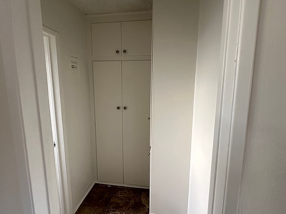 5th image of 13741 Oxnard St #27