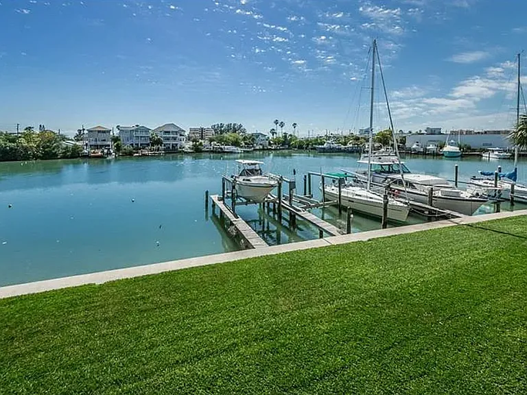 12500 Capri Cir N #203 — Photo 14