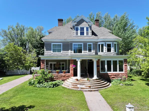 427 8th St, Calumet, MI 49913