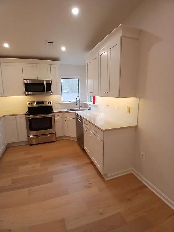 3 bed, 1330 sqft, $2,300 — Photo 2