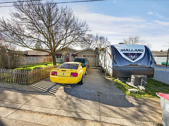 4th image of 8207 Division Rd