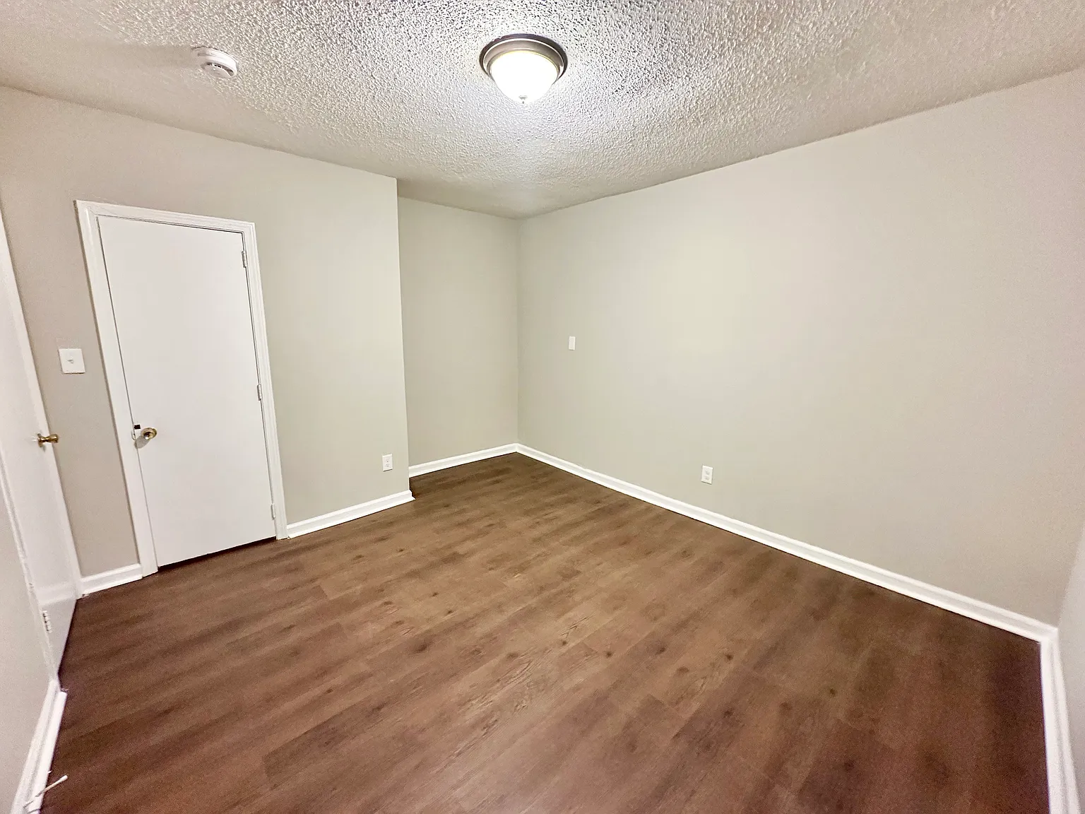 3 bed, 879 sqft, $900 — Photo 4