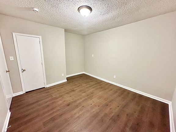 4th image of 941 47th Pl N