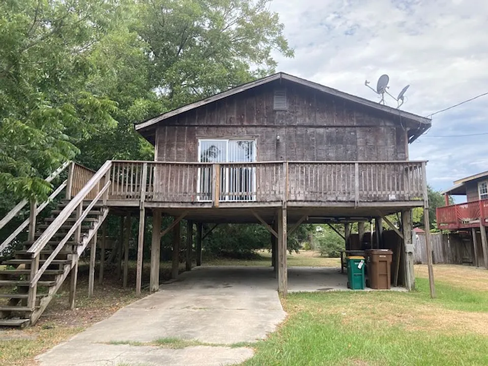 353 Morton Ave
