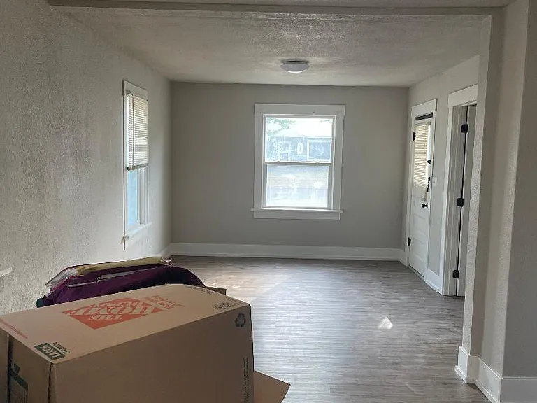 195 Van Buren St — Photo 3