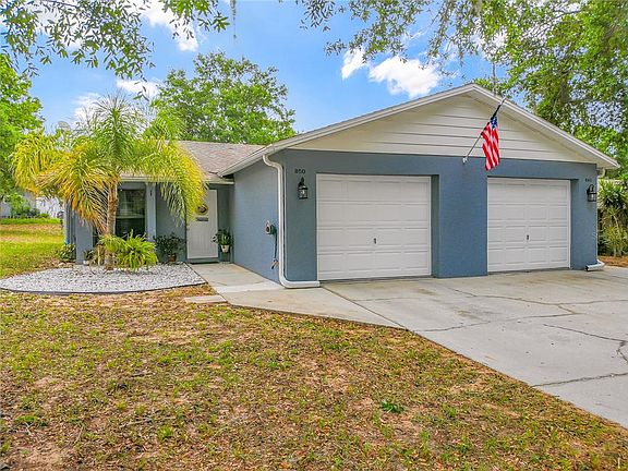 4th image of 840 Druid Pl